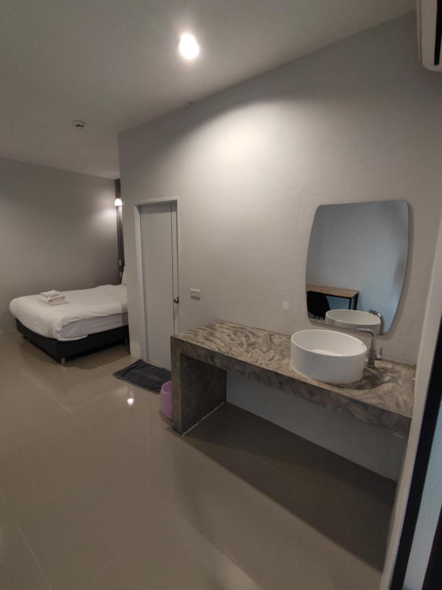 Life Hotel Rong Khun Ban Mai  Exterior photo