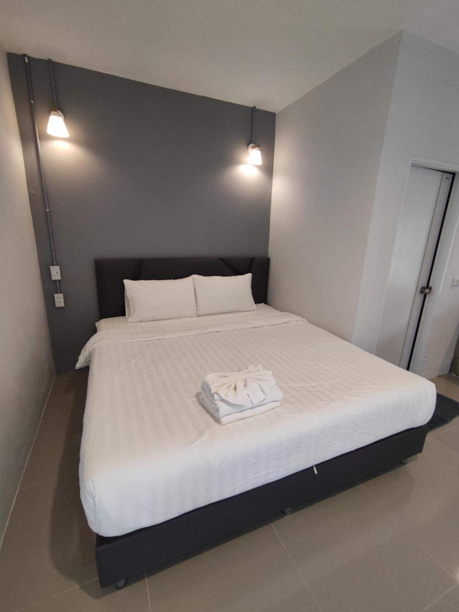 Life Hotel Rong Khun Ban Mai  Exterior photo